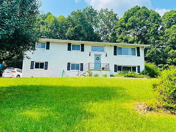 3rd image of 25 Carolyn Ln