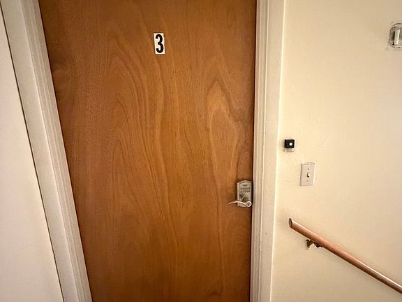4th image of 522 Halvorson Rd APT 3