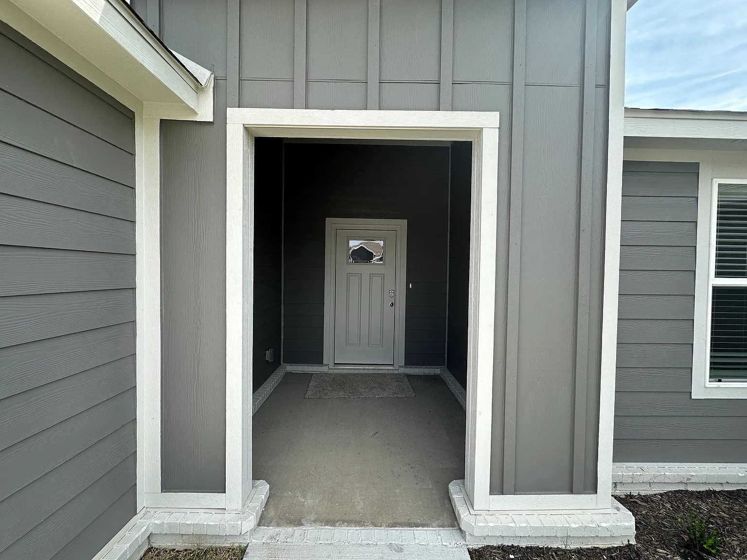 3 bed, 1600 sqft, $1,850 — Photo 2
