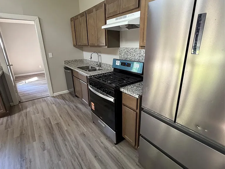 3211 Keller St — Photo 5