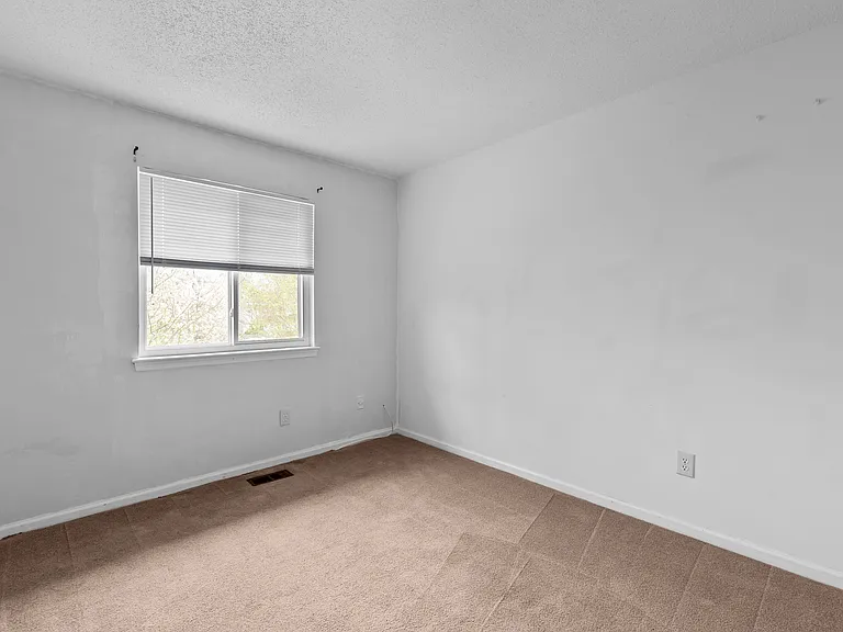 405 Falling Ln #1 — Photo 5