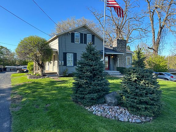 Welcoming entry to the propeerty