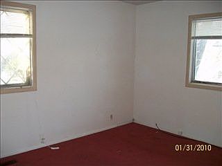 4th image of 4638 Fellows St