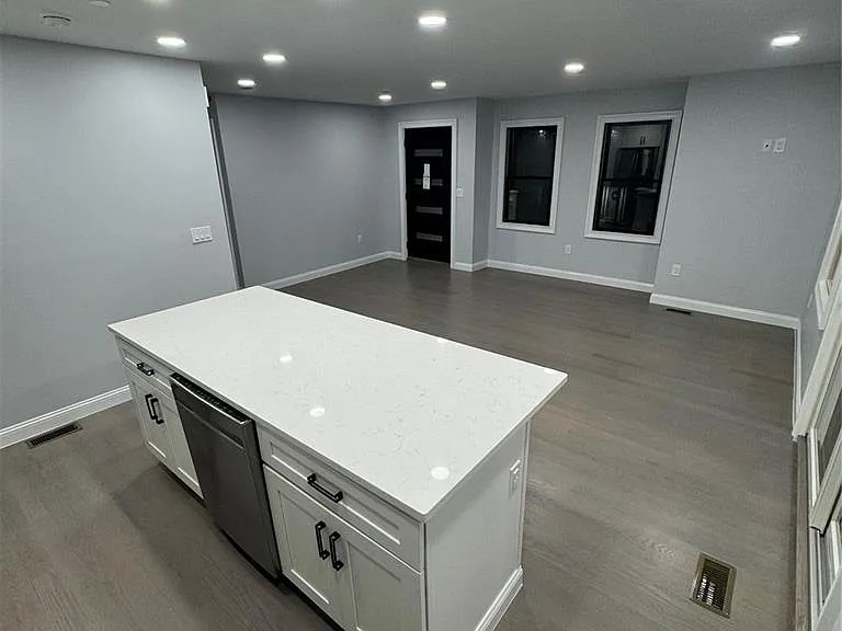 517 Monroe Blvd #2 — Photo 5