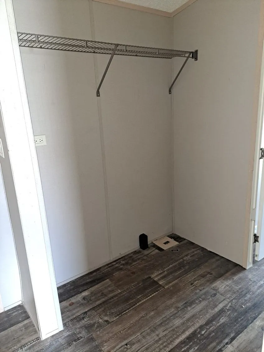 3 bed, 2.0 bath, 1080 sqft, $1,300 — Photo 2