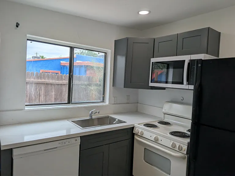 2435 N Edith Blvd #2 — Photo 13