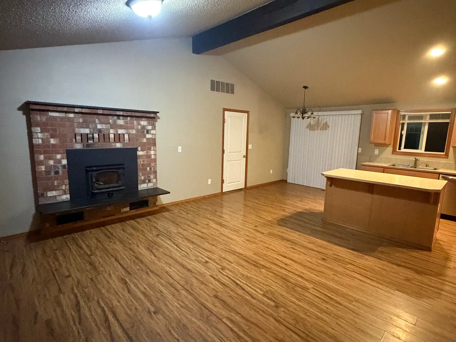 2 bed, 1500 sqft, $2,500 — Photo 2