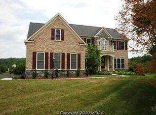 17304 Roundmont Pl, Round Hill, VA 20141