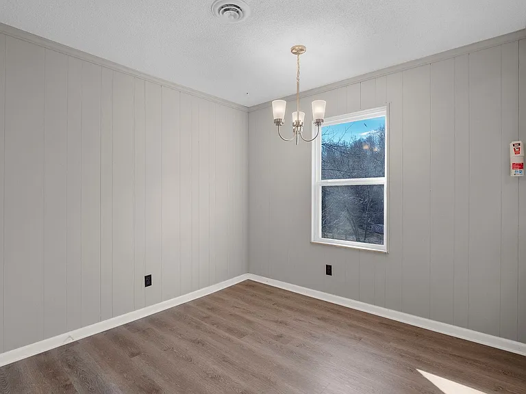 Sunset Manor Apartments — Photo 26