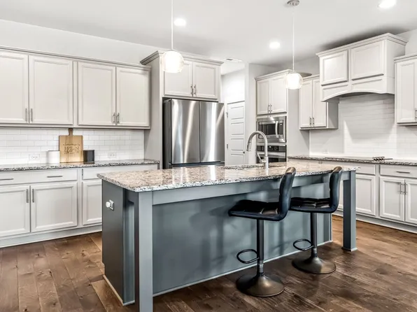 2516 Glade Mill Ct, Fuquay Varina, NC 27526