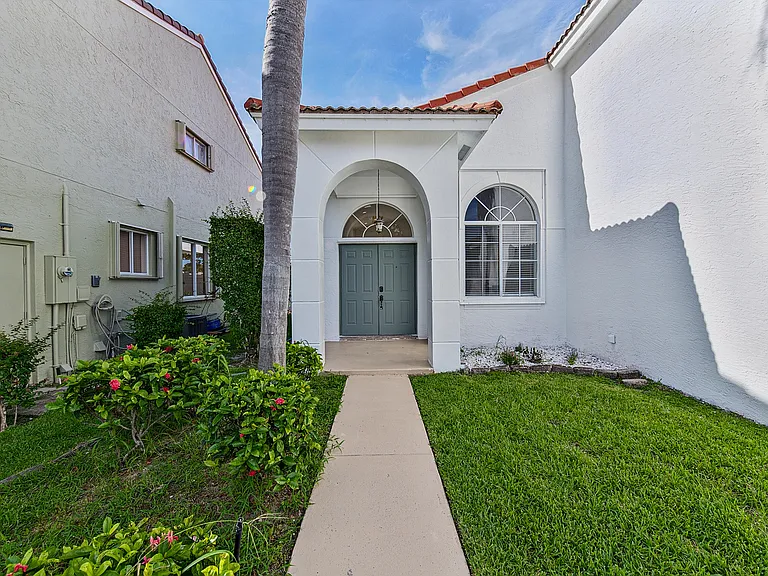 4583 NW 7th Pl — Photo 3