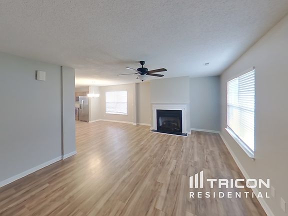 3rd image of 925 Back Bay Ct NE