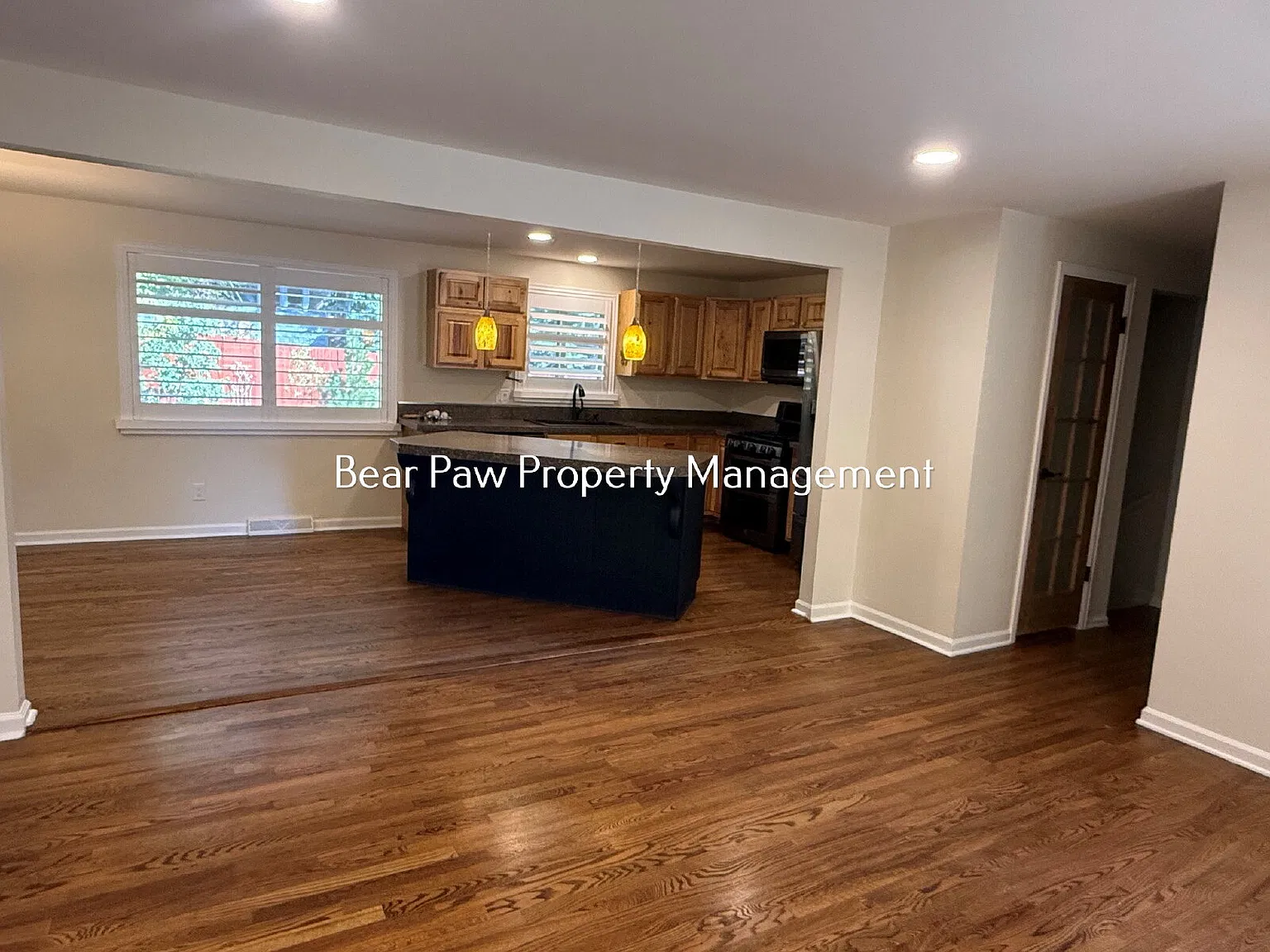 5 bed, 3.0 bath, 2500 sqft, $4,100 — Photo 3