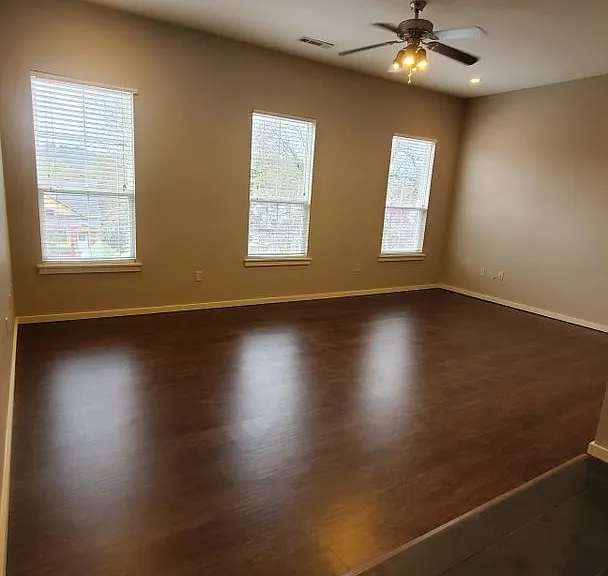 40 E Maple St #3 — Photo 2