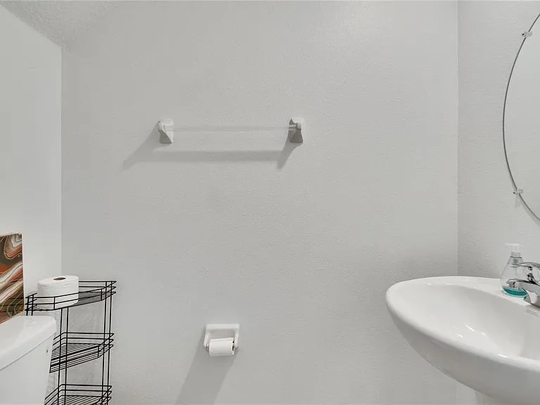 14444 Editors Note St — Photo 18