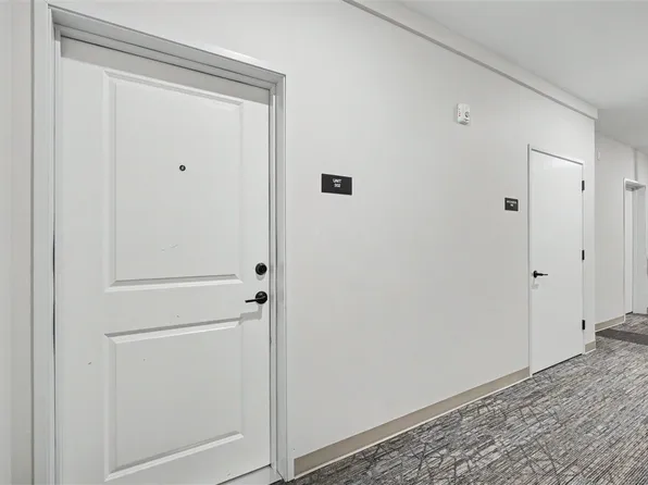 4428 Deer Creek Rd #302, Iowa City, IA 52246