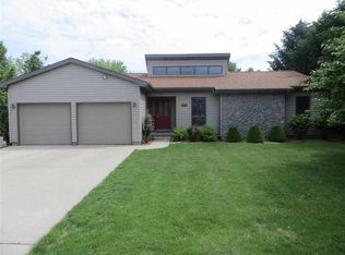 285 Heritage Ave, Lincoln, IL 62656