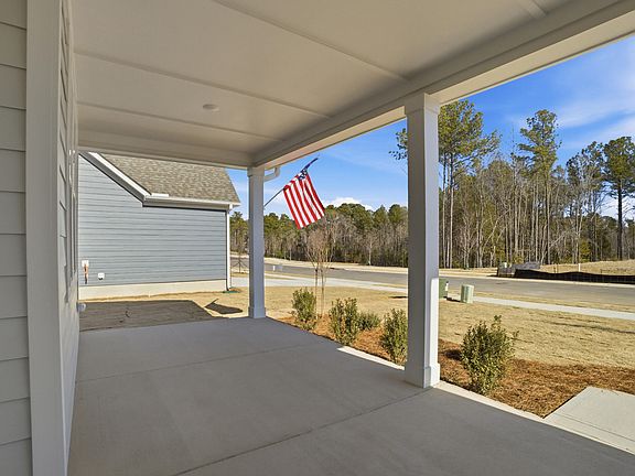 4th image of 301 Brindle Dr