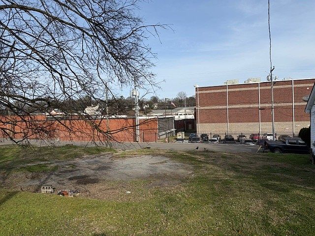 2nd image of 0 Market St W