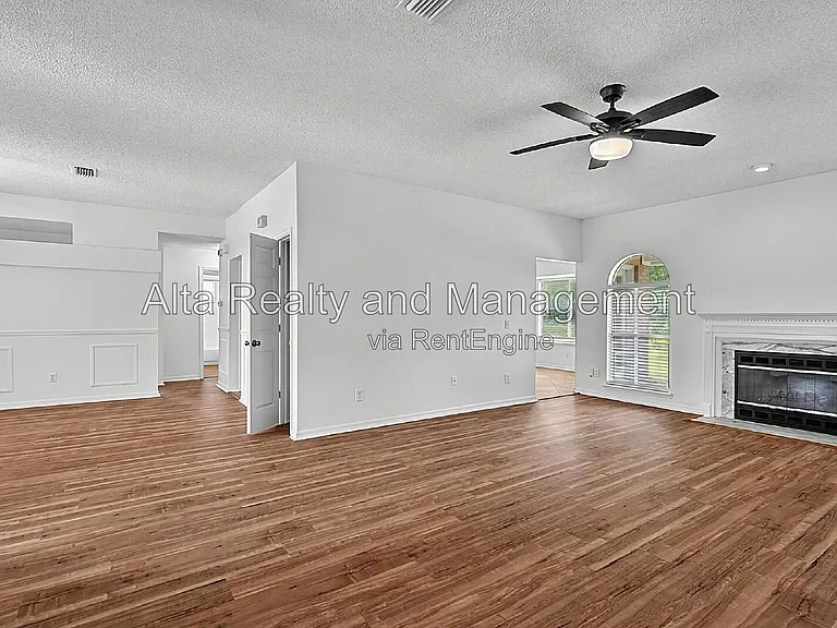 8426 Country Bend Cir W — Photo 11