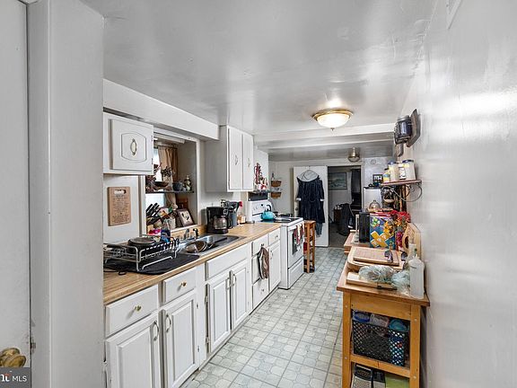 5th image of 823 Ontario St