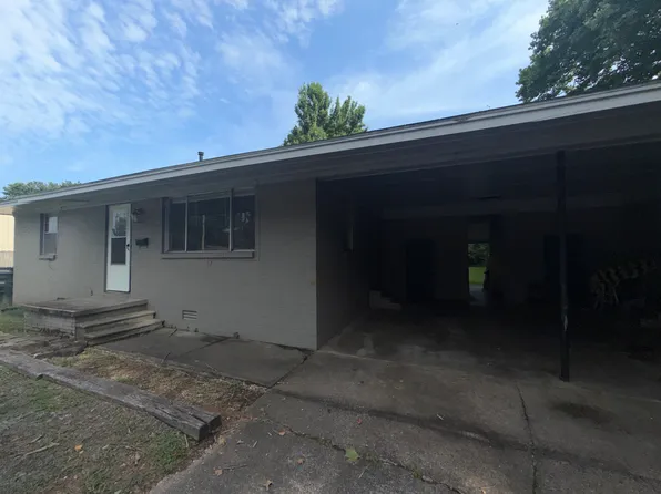 1819 Robins St, Conway, AR 72034