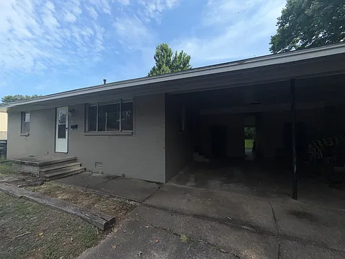 1819 Robins St Photo 1