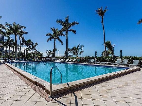 5th image of 140 Seaview Ct APT 301N