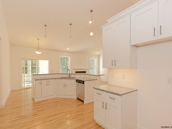 3rd image of 61 Balsam Way