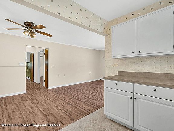 5th image of 16 Newport Pl