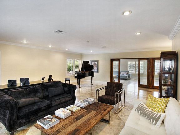 4th image of 924 Aduana Ave