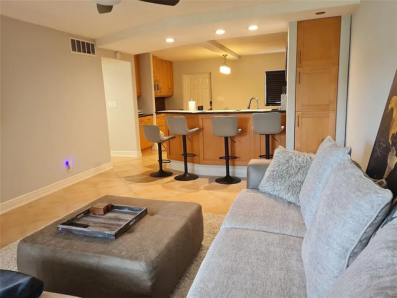 2 bed, 2.0 bath, $2,600 — Photo 2