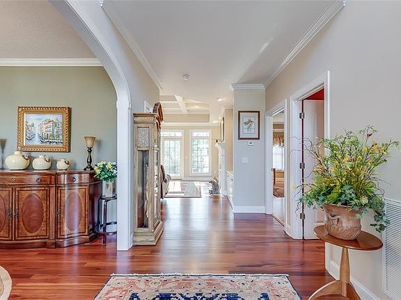 3rd image of 600 Edgeview Ct