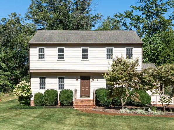 501 Mount View Dr, Staunton, VA 24401