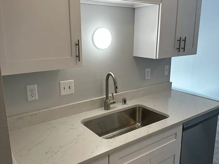 519 Jefferson St #10 — Photo 6