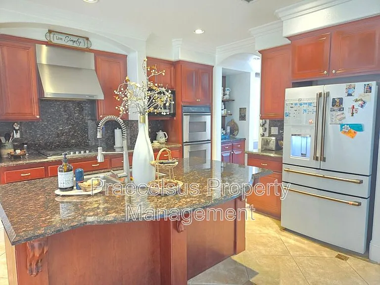 2819 Savannah Ct — Photo 13
