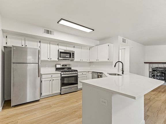 2nd image of 3325 E Lockett Rd #3395-1