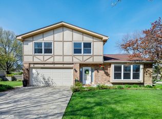 509 Carlisle Ct, Glen Ellyn, IL 60137