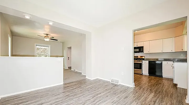 Ridge Ave — Photo 10