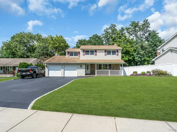 19 Opal Court, Hauppauge, NY 11788