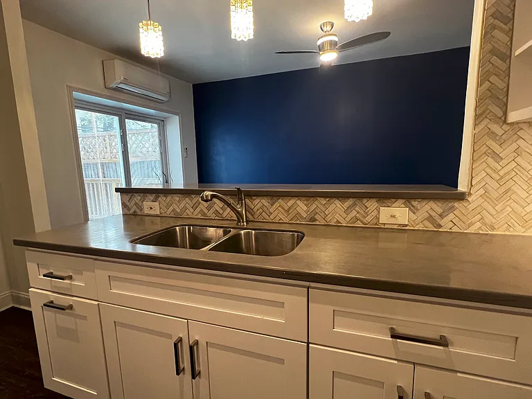 248 E Queen Ln — Photo 18
