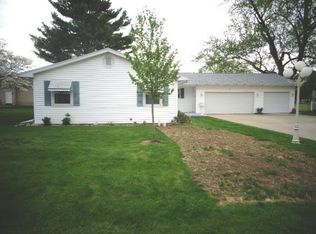 4 Crestview Ct, Le Roy, IL 61752