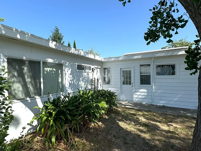 1115 Snyder Dr — Photo 3