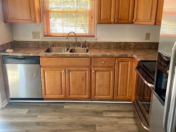 3rd image of 135 Southampton Dr