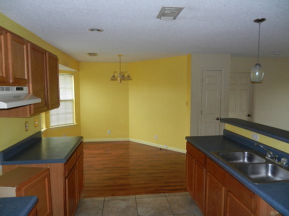 5th image of 2136 Miller Ave