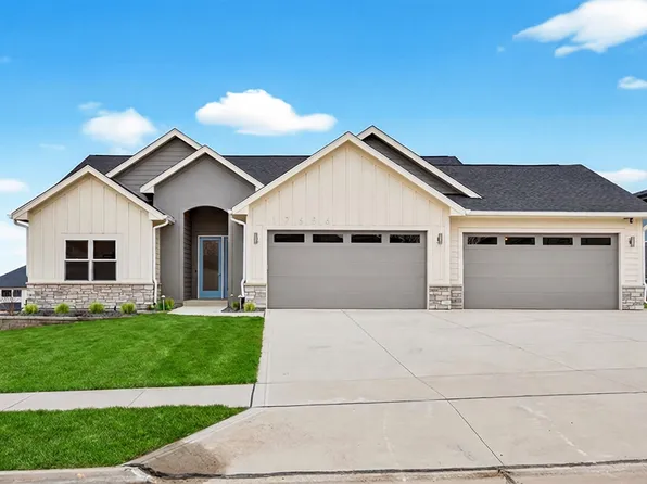 17686 Townsend Dr, Clive, IA 50325