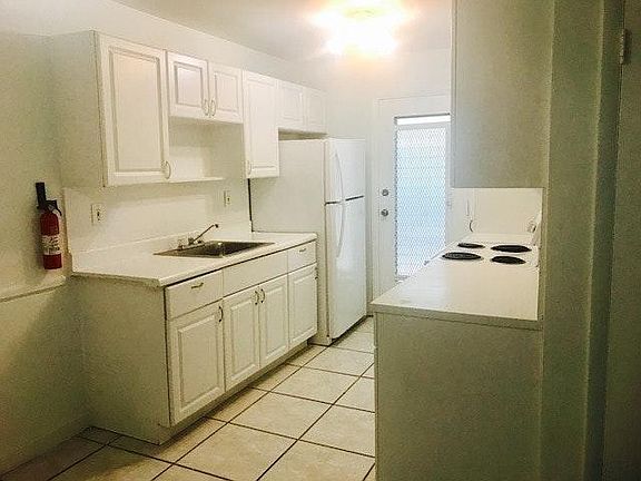 2nd image of 950 Biarritz Dr APT 4