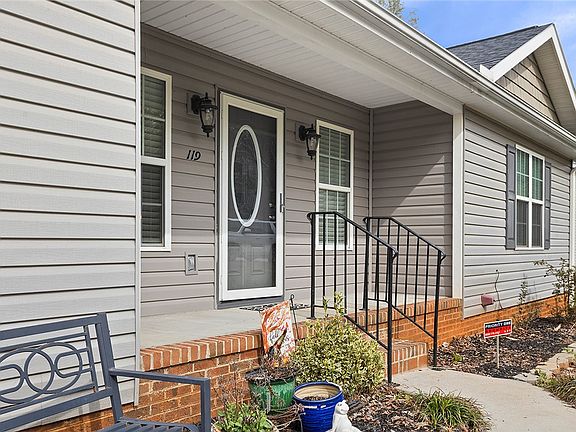 4th image of 119 Nicholas Ct