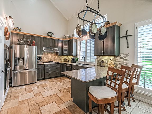 3rd image of 3810 Glenwood Dr