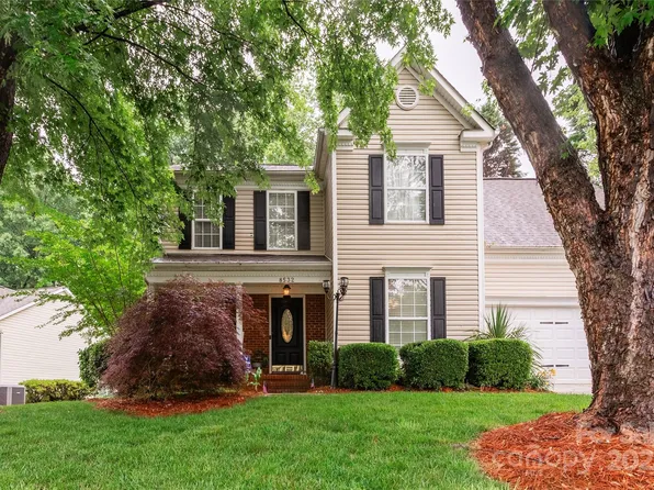 8532 Piccone Brook Ln, Charlotte, NC 28216